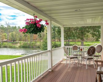 Elroy's @ Big Rock Creek: Where Adventure Meets Comfort in the St. Croix Valley - Saint Croix Falls - Balcón