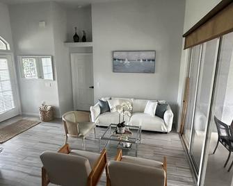 Affordable Luxury in A Private and Quiet Setting - North Port - Soggiorno