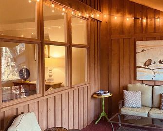 Cozy Cabin with fireplace and screened in porch in Sapphire Valley. - Sapphire - Sala de estar