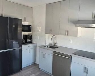 3 Bedroom Renovated Model House - New Hyde Park - Kitchen
