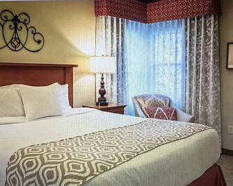27 minutes to Cardinal Stadium! Sleeps 8! - Sun City West - Schlafzimmer