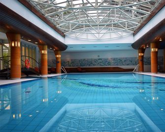 Radisson Blu Park Hotel, Dresden Radebeul - Radebeul - Zwembad