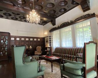 Hotel Stein Colonial - קאלי - טרקלין