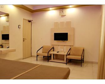 Hotel Kuber Porbandar - Porbandar - Bedroom