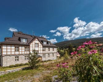 Theresian Apartment - Ostružná - Budynek