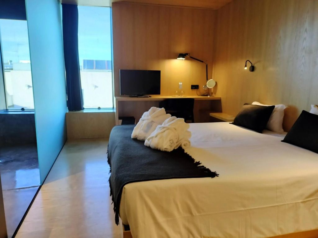 كرو هوتل رورال