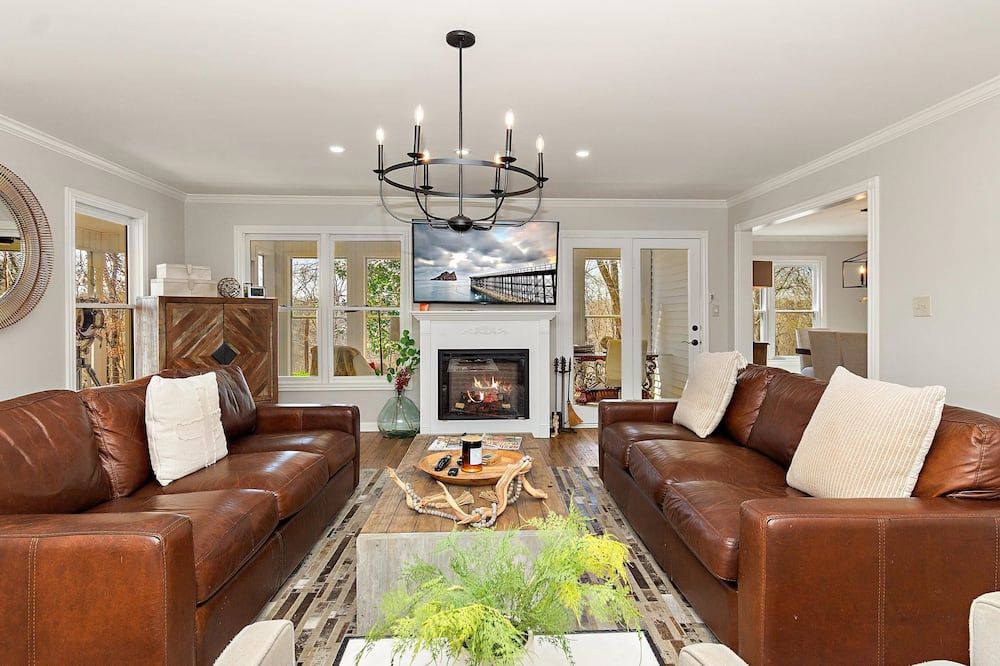 30 private acre Country House - Pulaski - Вітальня