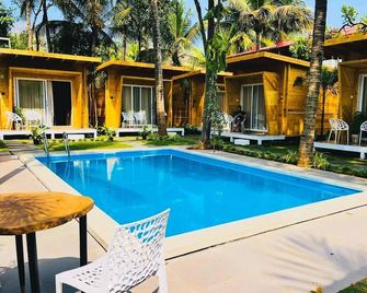 The Nine Beach Resort - Canacona - Piscina