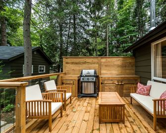 Family And Pet Friendly Lakefront Cottage With Bunkie On Oxtongue Lake - Dwight - Innenhof