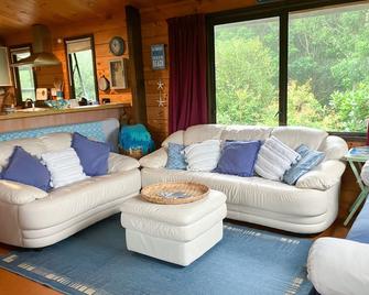 Onemana, Whangamata, the perfect holiday spot! - Whangamata - Вітальня