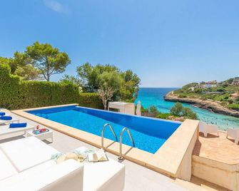 Mandia Playa - Cala Mendia - Pool