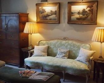 Clare Cottage - Sherborne - Living room