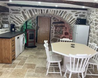 Gîte dans maison ardéchoise de caractère - Beaumont - Comedor