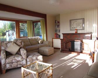 An Cala - Spacious house with stunning sea-views - Isle of Mull - Huiskamer