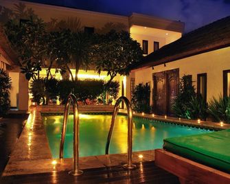 Sari Stay - Kuta - Bể bơi