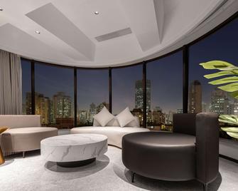 Hilton Garden Inn Shanghai Caoyang - Shanghai - Living room