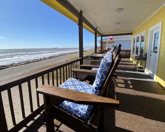 Beach House with Ocean View - Surfside Beach - Balcony