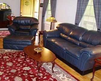 Climbing Bear Creekside Cabin - Cherokee - Sala de estar