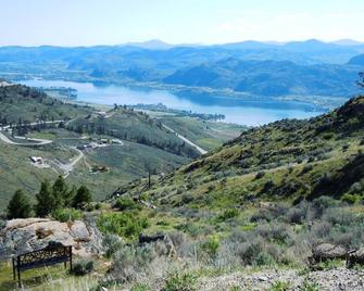 Private Rental Suite (Million View From Your Deck On 12 Acre Property) - Osoyoos - Outdoors view