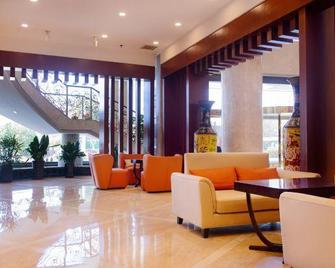 Huanghua International Hotel - Yangzhou - Lobby