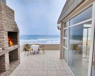 First Group Desert Rose - Hentiesbaai - Balcony