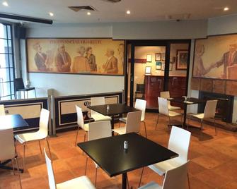 Star Bar Cafe & Hotel - לאונססטון - מסעדה