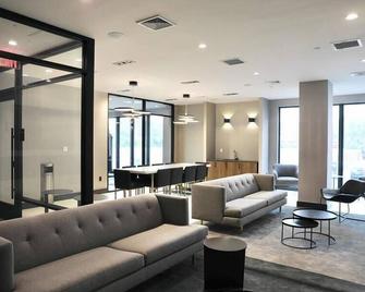 Mott Haven King Suite | Gym | Kitchenette | Free Wi-Fi - Bronx - Lounge