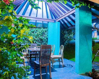 Ole Suite Hotel and Cottage - Bogor - Patio