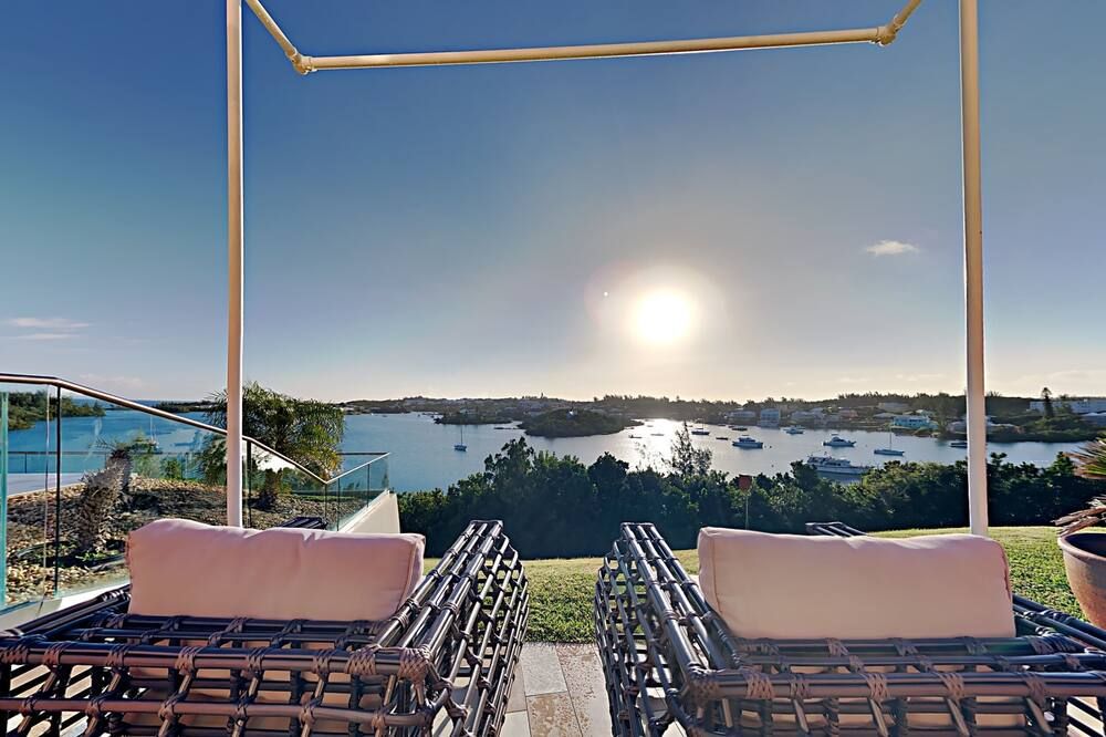 Waterfront Zen Retreat w/ Pool & Airport Pickup + EV Charger - Saint George's - Balcón