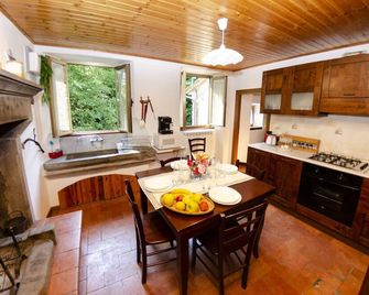 Country House / Farm House in Bagni Di Lucca with 3 bedrooms sleeps 7 - Bagni di Lucca - Кухня