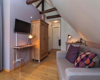 Bed and Breakfast am Schillerplatz - Dresden - Wohnzimmer