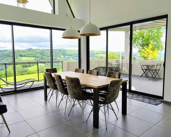 Gite Le petit Mauron - avec vue imprenable - Maleville - Comedor
