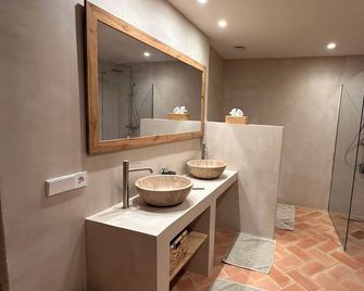 Mimosa Lodge - Girona