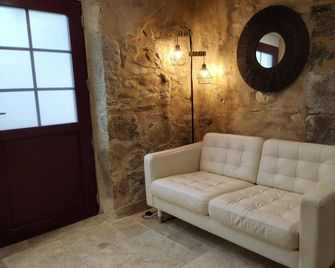 Country house by the river, swimming and fishing Pets welcome - Saint-Céré - Living room