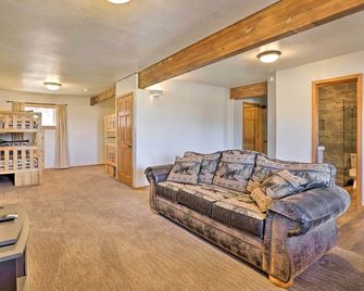1 Mi to Granby Ranch Family-Friendly Cabin! - Granby - Living room