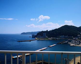 Atami Onsen Guest House Megumi 5 minutes walk from Atami Station - Atami - Ban công
