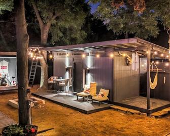The Martin Frisco Stay & Play Hot tub, Pool & Firepit - Frisco - Patio