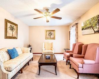 Perfect Private Waterfront Getaway on Lake Lanier! - Dawsonville - Sala de estar