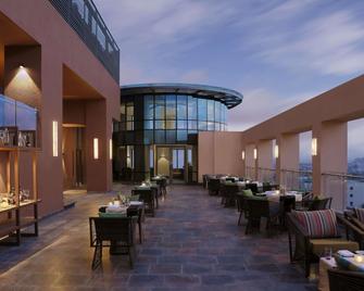 Novotel Lucknow Gomti Nagar - Lucknow - Restaurant