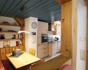 Ferienwohnung, 80qm, 2 Schlafzimmer, Ostbalkon, max. 4 Personen - Glottertal - Küche