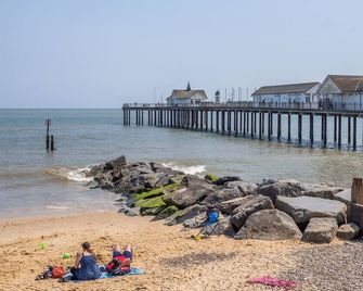 Mandalore - Halesworth - Beach