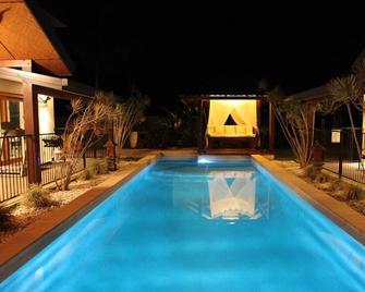 Manta Ray Bed and Breakfast - Newell - Pool