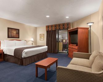 Days Inn by Wyndham Blainville Conference Centre - Blainville - Bedroom