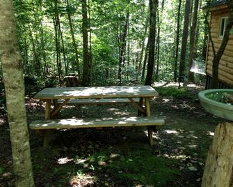 Escape to the Wild & Scenic Daniel Boone National Forest in London, Kentucky! - London - Innenhof