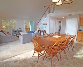 \'Rustic Haven\' Cabin On Secluded Cove 2 Minutes From Norris Ski Water - La Follette - Dining room