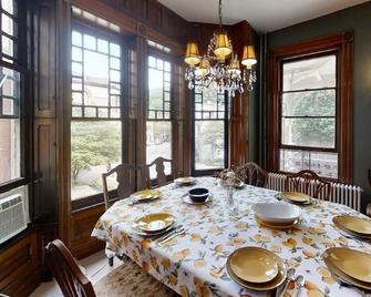 Victorian Balcony Level in the heart of historic Jim Thorpe - Jim Thorpe - Dining room