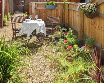 2 bedroom accommodation in March, near Wisbech - March - Innenhof