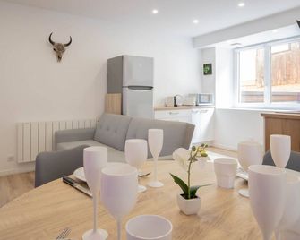 Cosmo ideal famille rue Carnot - Annecy - Essbereich