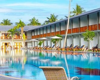 Carolina Beach Resort & Spa - נגומבו - בריכה