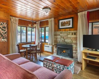 Kohl's Ranch Lodge - Payson - Living room